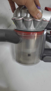 DYSON V8 ADVANCED DIKEY SUPURGE(OUTLET)