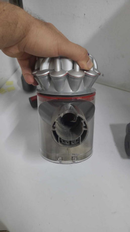 DYSON V8 ADVANCED DIKEY SUPURGE(OUTLET)