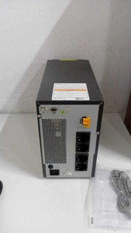 SCHNEIDER SPM3KI-TR 3000 VA ONLINE UPS(OUTLET)