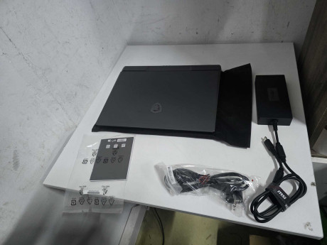 MSI NB VECTOR17 HX AI A2XWHG-086TR ULT 7 M(OUTLET)