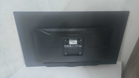 GIGABYTE 31.5