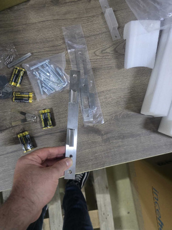 EZVİZ CS-DL05 PARMAK İZİ OKUYUCULU KAPI Kİ(OUTLET)