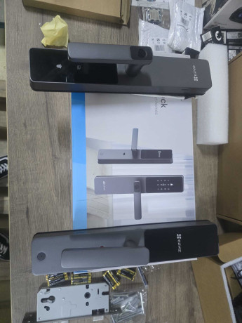 EZVİZ CS-DL05 PARMAK İZİ OKUYUCULU KAPI Kİ(OUTLET)
