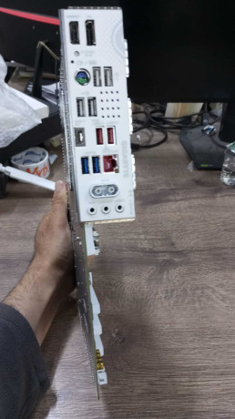 GIGABYTE B850 EAGLE WIFI7 ICE AMD ANAKART(OUTLET)