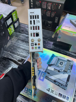 COLORFUL iGame Z890 ULTRA V20 DDR5 8800Mhz(OUTLET)
