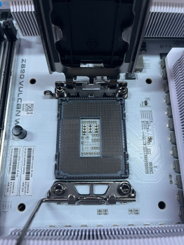 COLORFUL iGame Z890 VULCAN W V20 DDR5 8800(OUTLET)