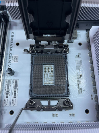 COLORFUL iGame Z890 VULCAN W V20 DDR5 8800(OUTLET)