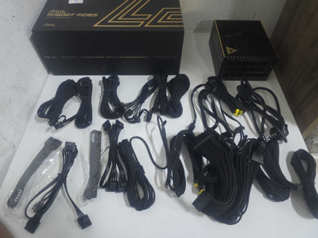 MSI MEG AI1600T PCIE5 1600W80+ TITANIUM FU(OUTLET)